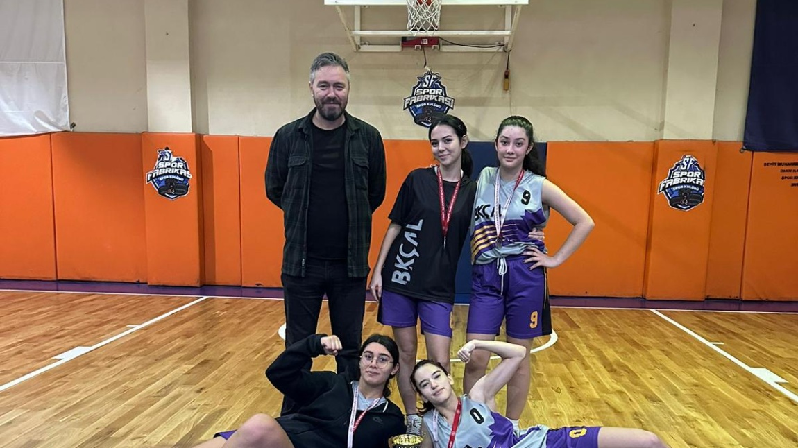 OKUL KIZ BASKETBOL TAKIMIMIZ İLÇE 2. OLDU